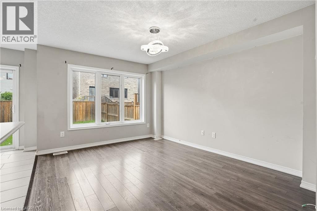Single Family at 7774 BUCKEYE Crescent, Niagara Falls, Ontario - Photo 8 - RE/MAX Garden City Realty
