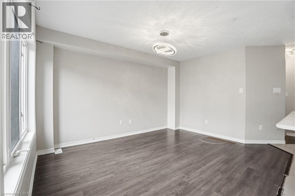 Single Family at 7774 BUCKEYE Crescent, Niagara Falls, Ontario - Photo 9 - RE/MAX Garden City Realty