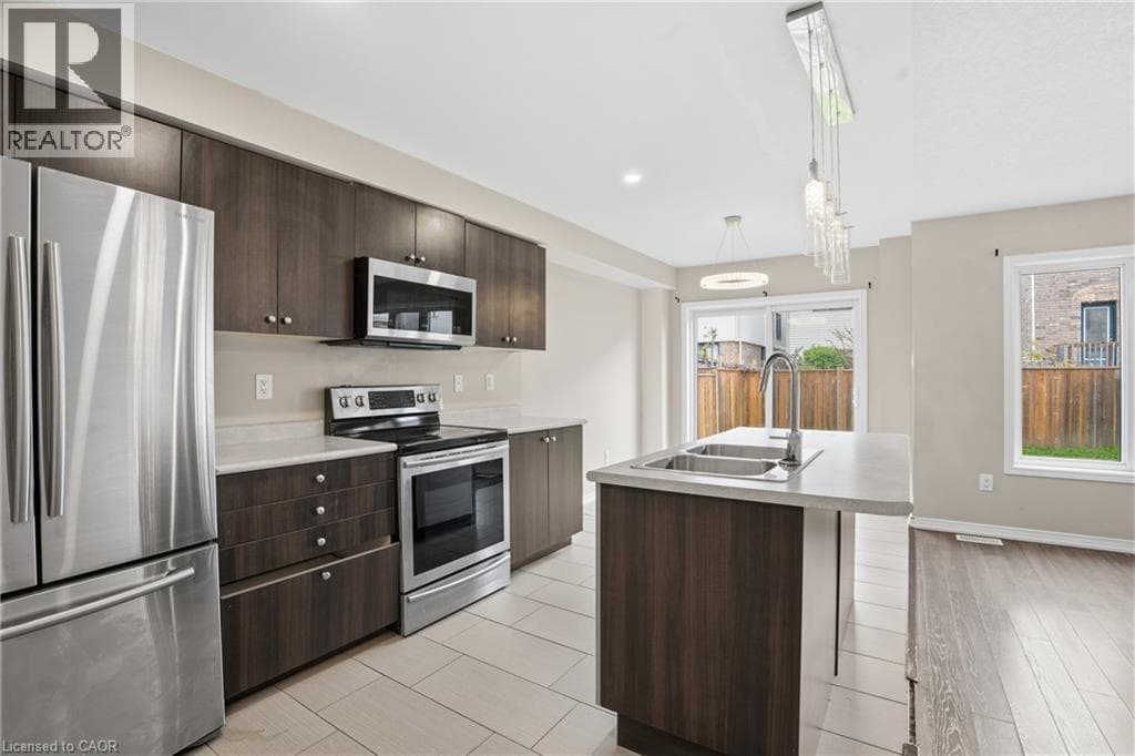 Single Family at 7774 BUCKEYE Crescent, Niagara Falls, Ontario - Photo 10 - RE/MAX Garden City Realty