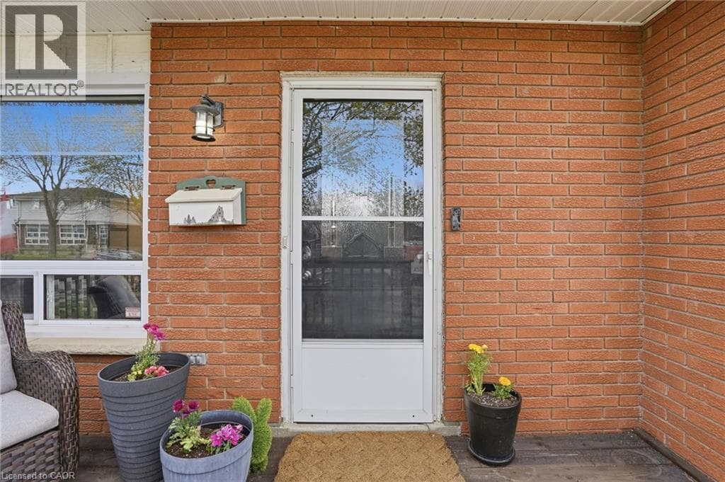 Single Family at 282 ROACH Avenue, Welland, Ontario - Photo 7 - RE/MAX Garden City Realty