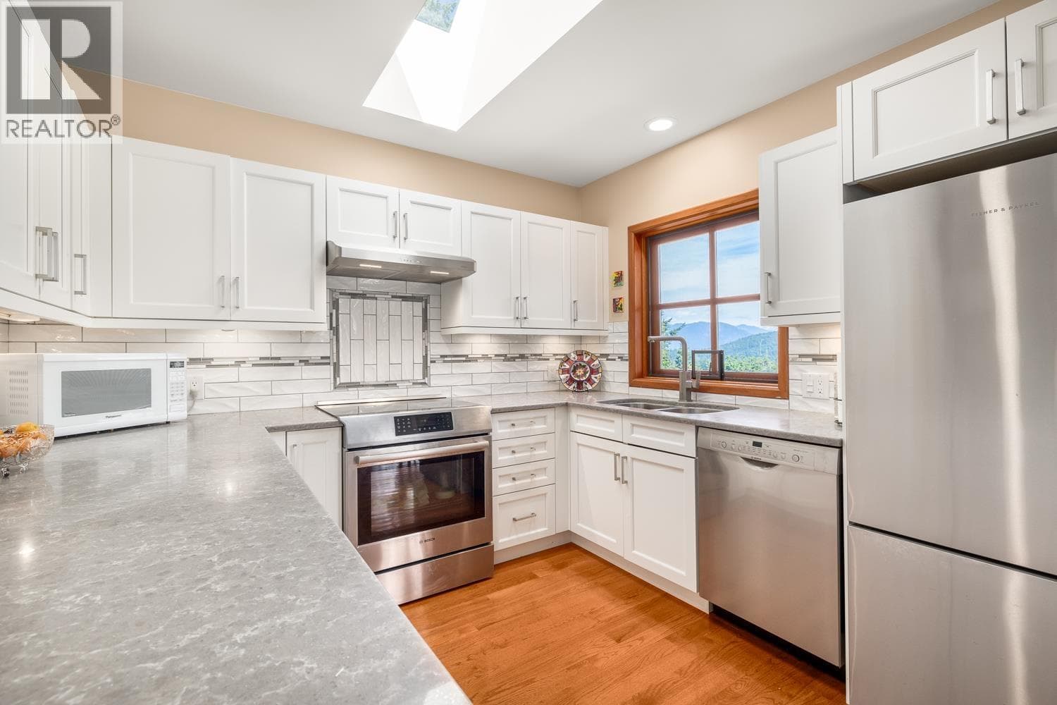 Single Family at 571 ROOCROFT Lane, Bowen Island, British Columbia - Photo 7 - RE/MAX Garden City Realty