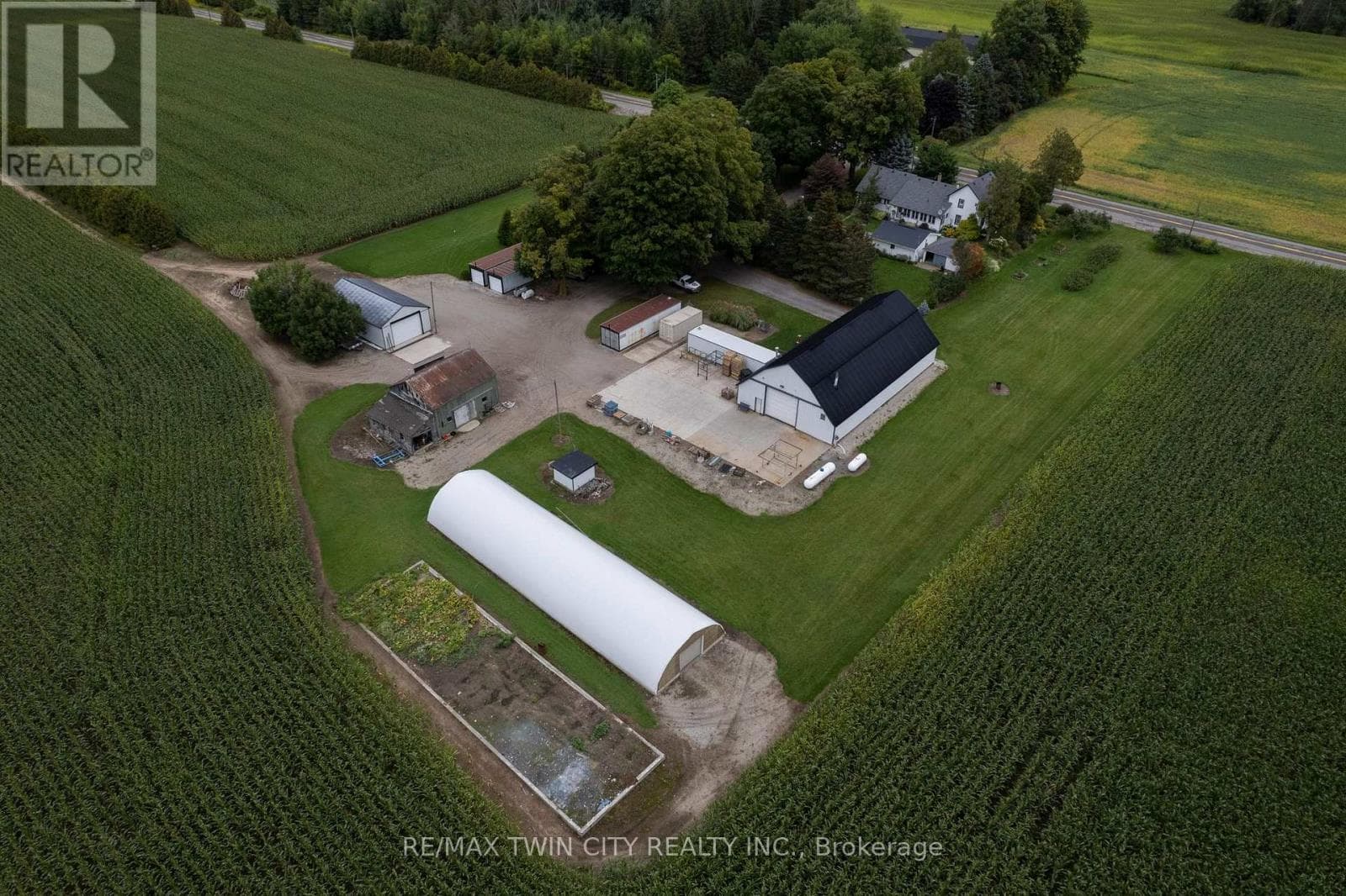 Single Family at 331 MIDDLE TOWNLINE Road, Brant (Burford), Ontario - Photo 3 - RE/MAX Garden City Realty