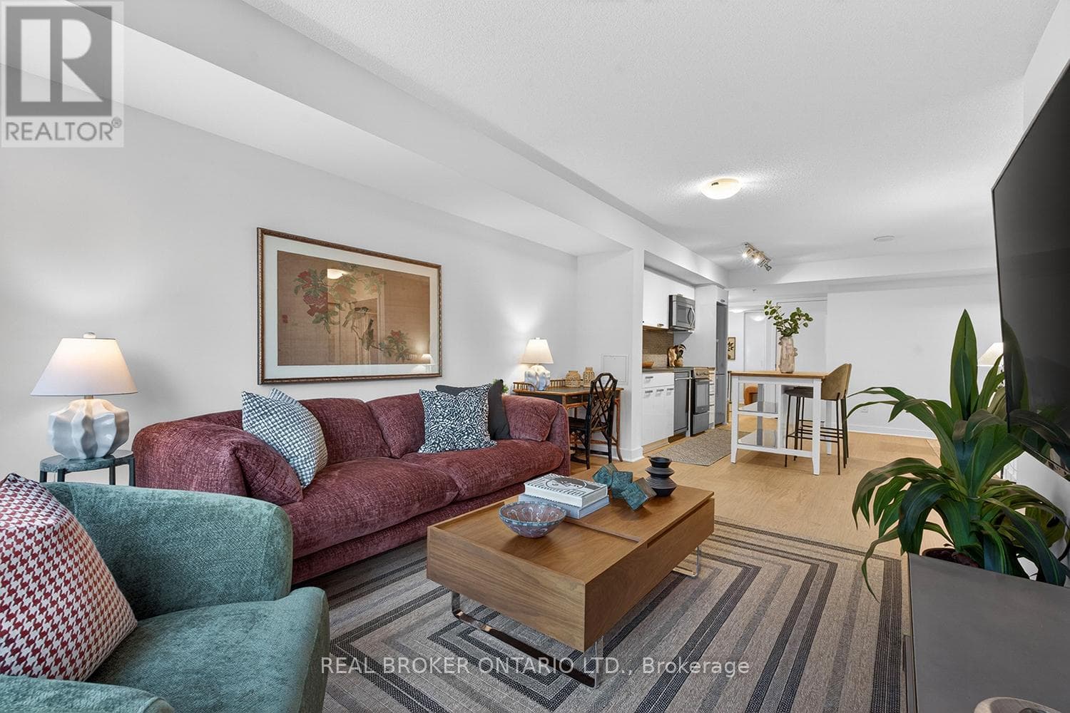 306- 295 Adelaide Street