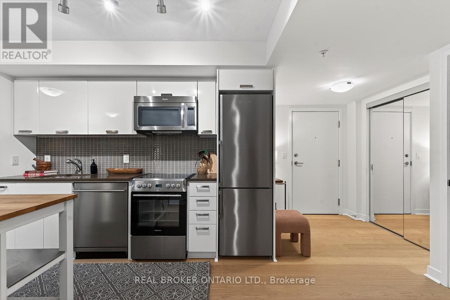 Single Family at 306- 295 Adelaide Street, Toronto (Waterfront Communities), Ontario - Photo 3 - RE/MAX Garden City Realty