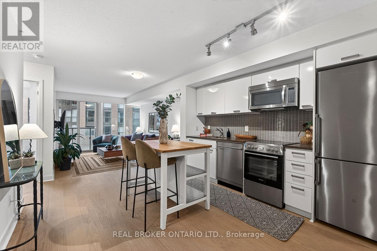 Single Family at 306- 295 Adelaide Street, Toronto (Waterfront Communities), Ontario - Photo 4 - RE/MAX Garden City Realty