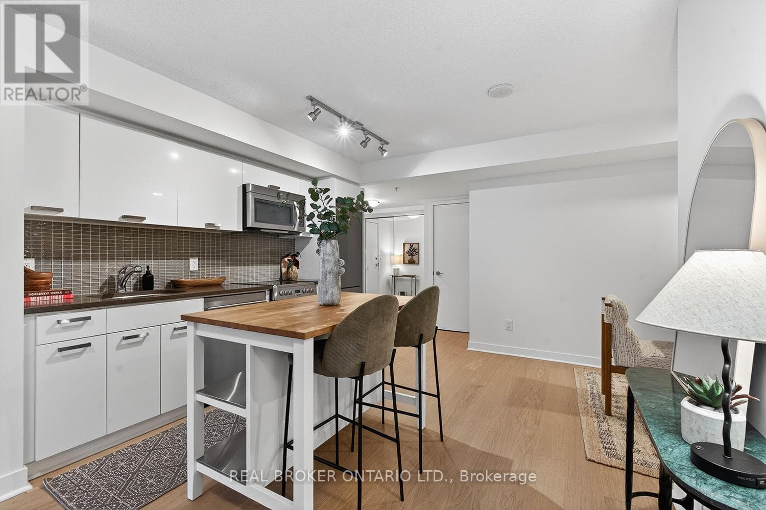 Single Family at 306- 295 Adelaide Street, Toronto (Waterfront Communities), Ontario - Photo 7 - RE/MAX Garden City Realty
