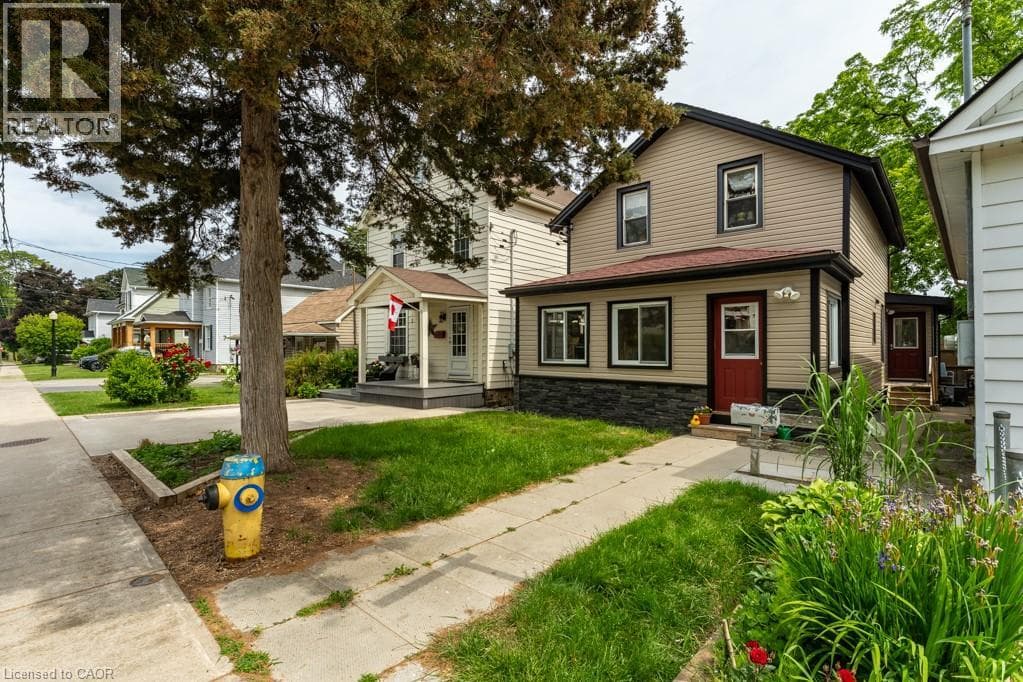 Multi-family at 15 ADELAIDE Street, Grimsby, Ontario - Photo 2 - RE/MAX Garden City Realty