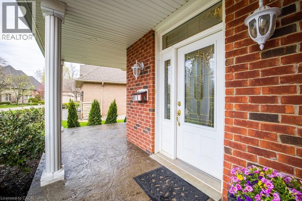 Single Family at 8 SOPHIE Court, Grimsby, Ontario - Photo 5 - RE/MAX Garden City Realty
