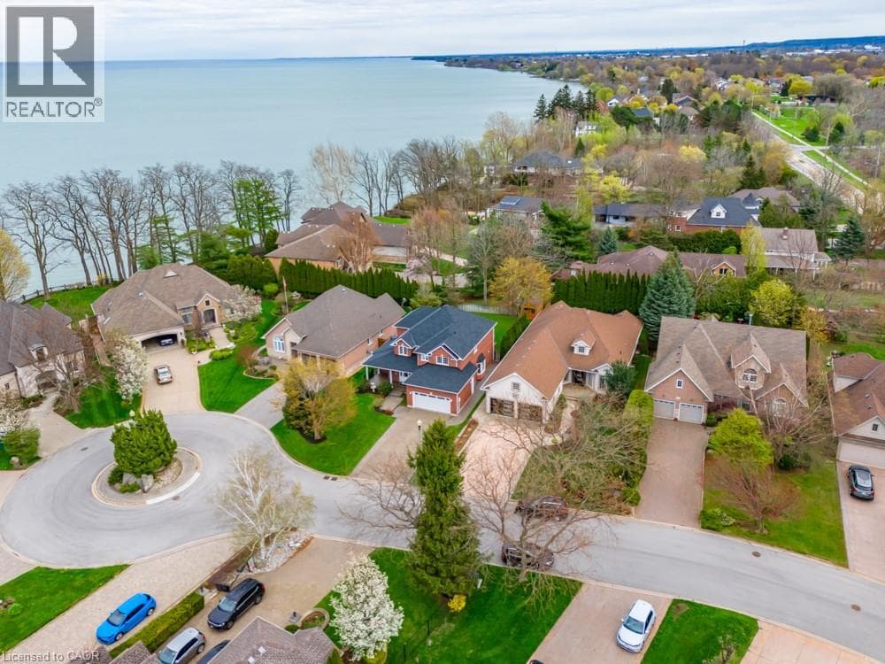 Single Family at 8 SOPHIE Court, Grimsby, Ontario - Photo 2 - RE/MAX Garden City Realty