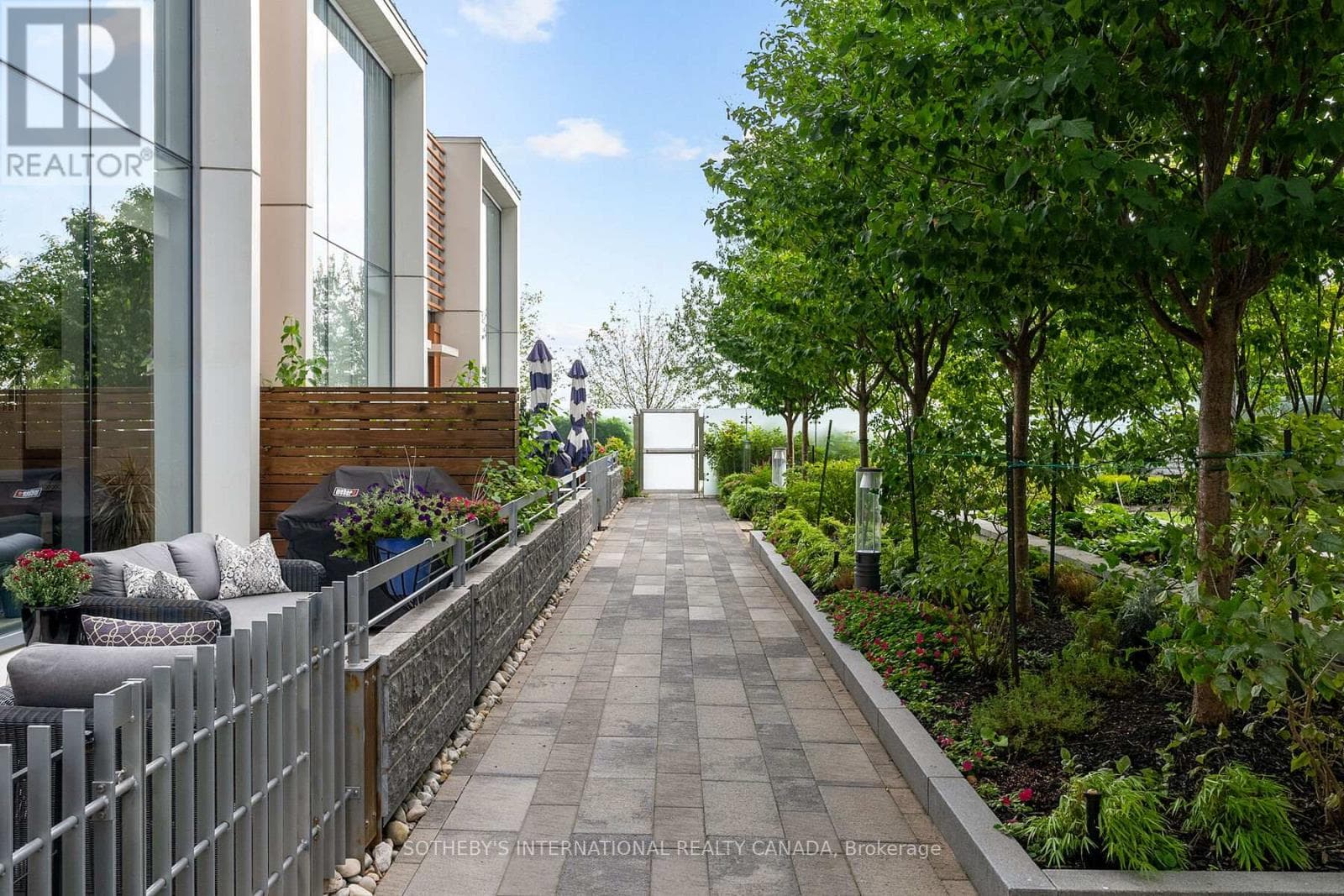 Th 115- 29 Queens Quay