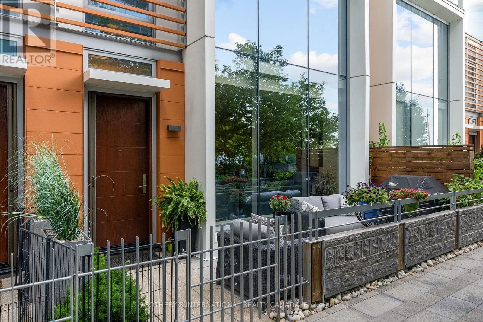 Single Family at Th 115- 29 Queens Quay, Toronto (Waterfront Communities), Ontario - Photo 2 - RE/MAX Garden City Realty