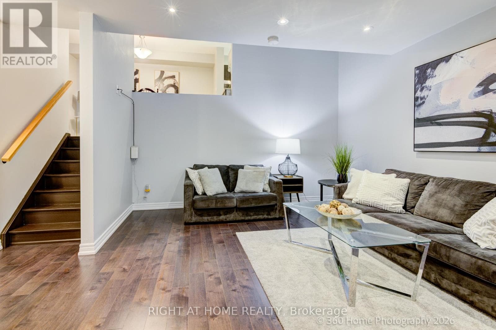 Single Family at 80- 221 Milestone Crescent, Aurora (Aurora Village), Ontario - Photo 5 - RE/MAX Garden City Realty