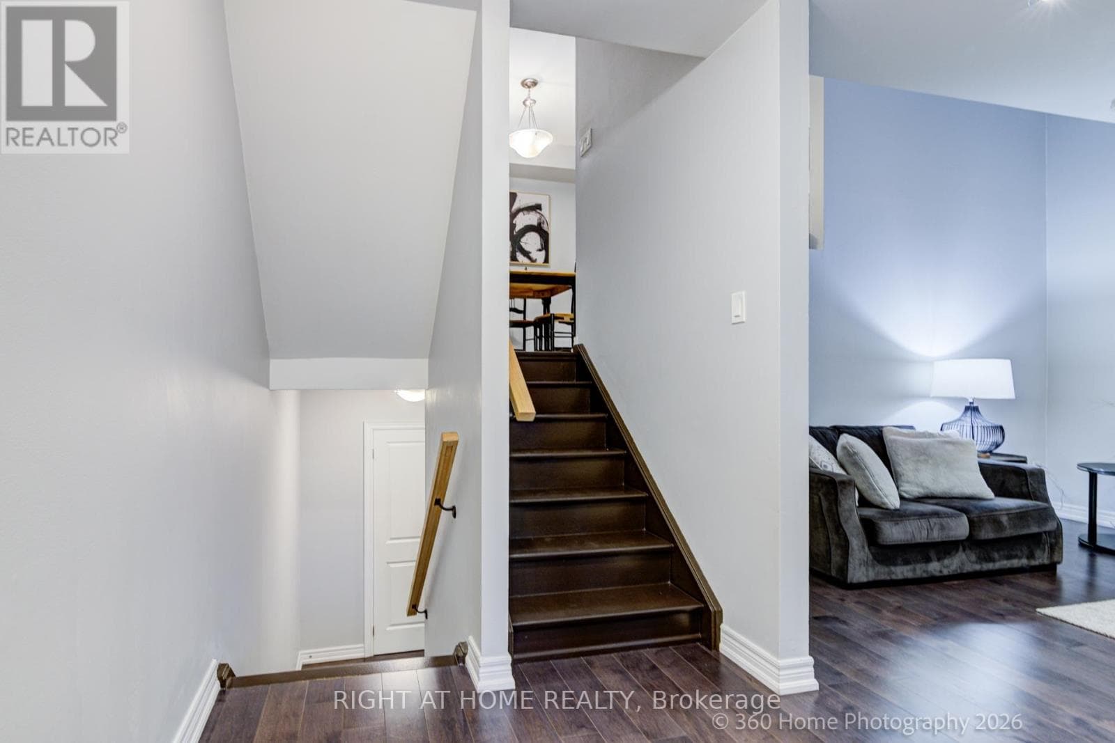 Single Family at 80- 221 Milestone Crescent, Aurora (Aurora Village), Ontario - Photo 6 - RE/MAX Garden City Realty