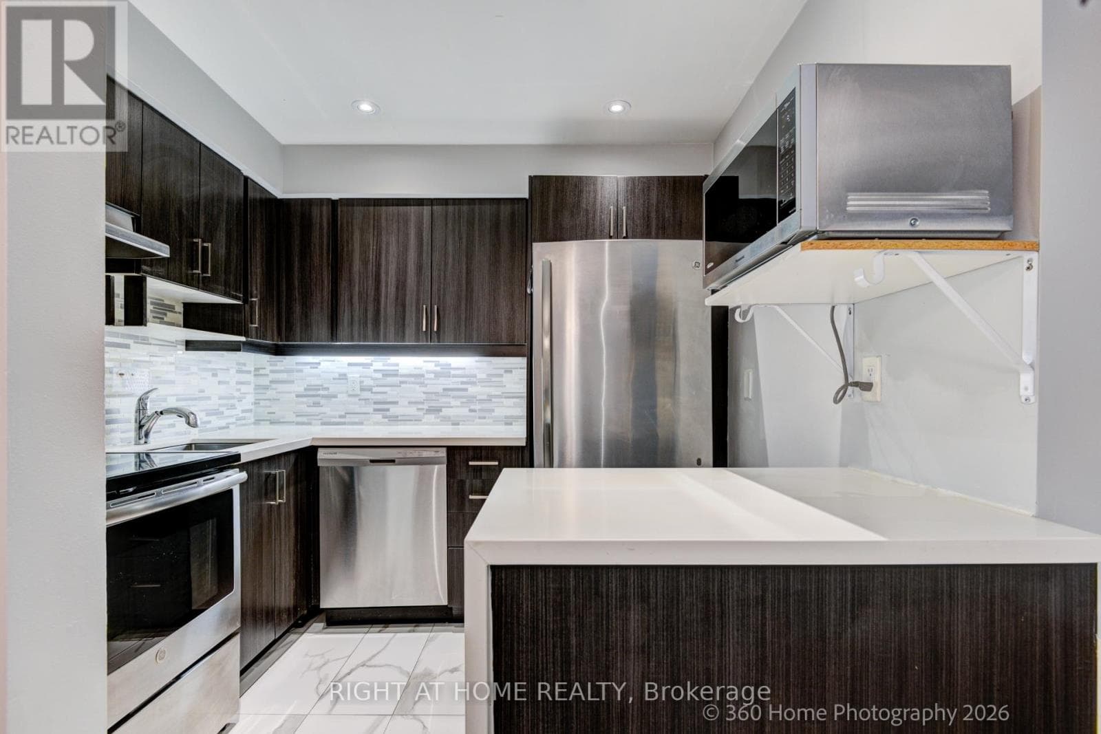 Single Family at 80- 221 Milestone Crescent, Aurora (Aurora Village), Ontario - Photo 7 - RE/MAX Garden City Realty