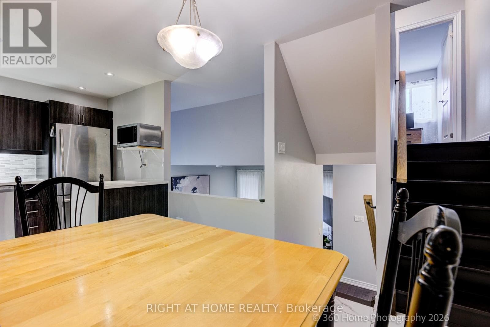 Single Family at 80- 221 Milestone Crescent, Aurora (Aurora Village), Ontario - Photo 9 - RE/MAX Garden City Realty