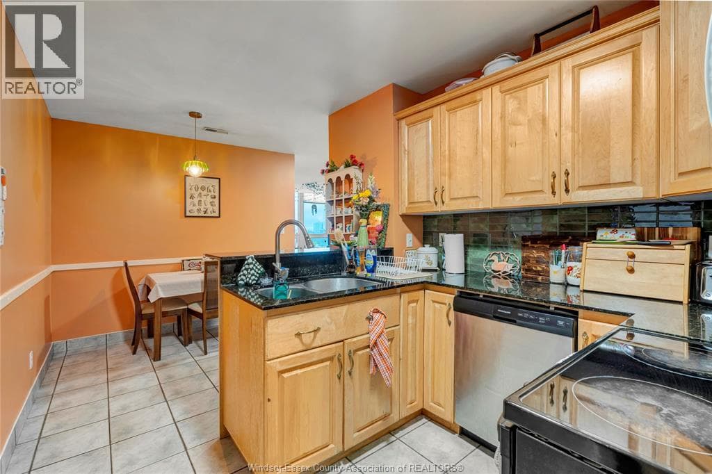 Single Family at 7B- 540 OUELLETTE, Windsor, Ontario - Photo 4 - RE/MAX Garden City Realty