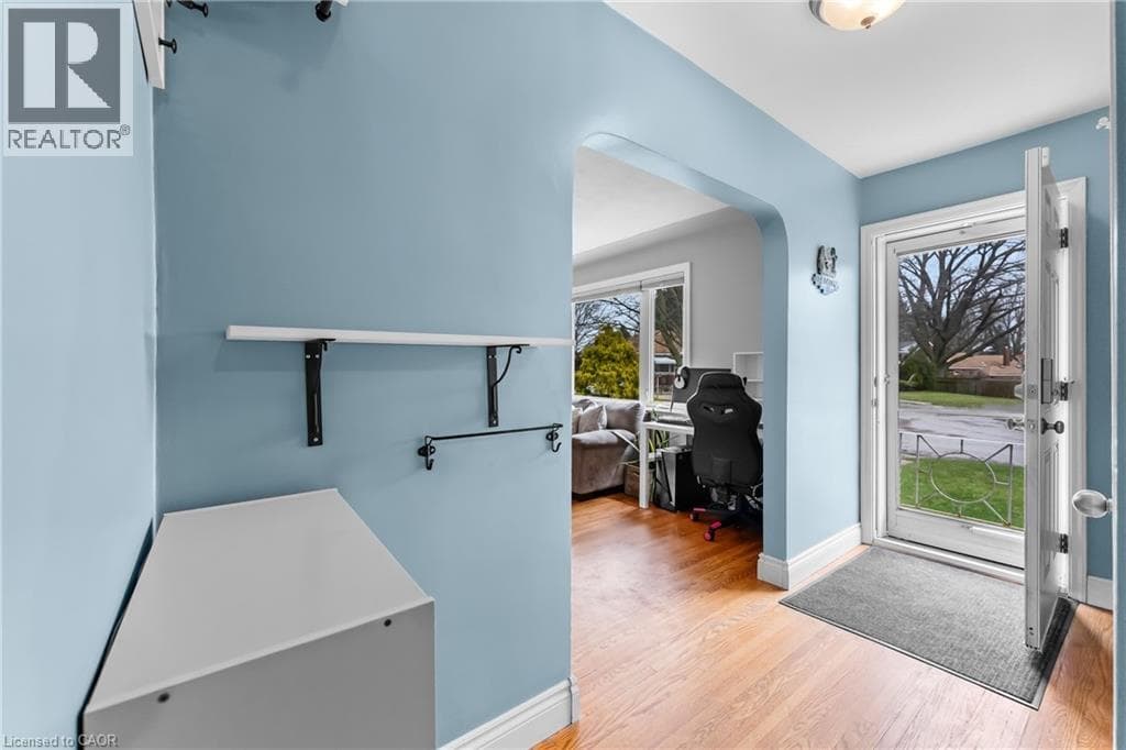 Single Family at 6396 LAURA Crescent, Niagara Falls, Ontario - Photo 3 - RE/MAX Garden City Realty