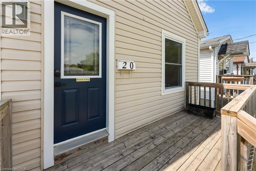 Single Family at 20 LLOYD Street, St. Catharines, Ontario - Photo 4 - RE/MAX Garden City Realty