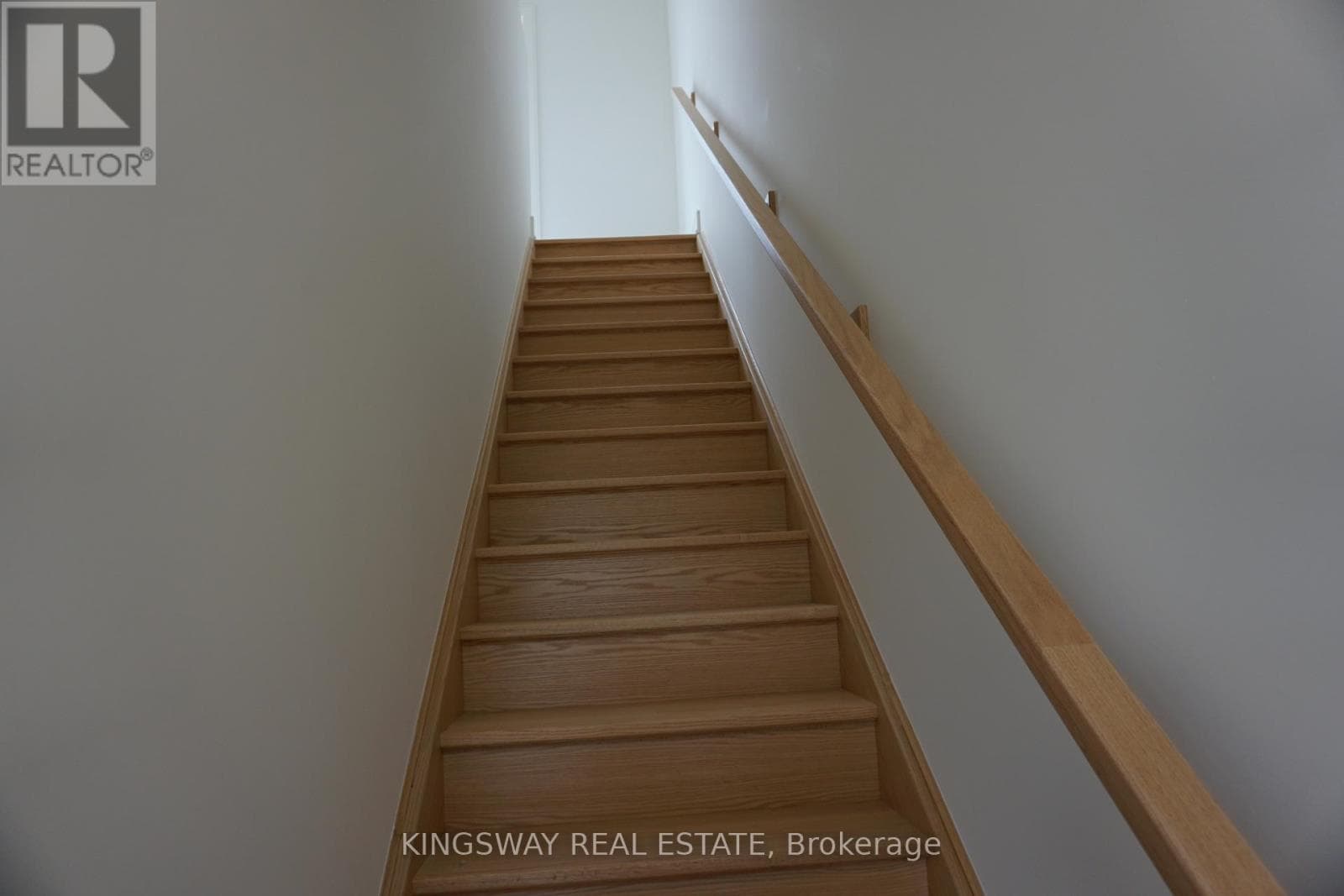 Single Family at 122 Everett Common, St. Catharines (Oakdale), Ontario - Photo 4 - RE/MAX Garden City Realty