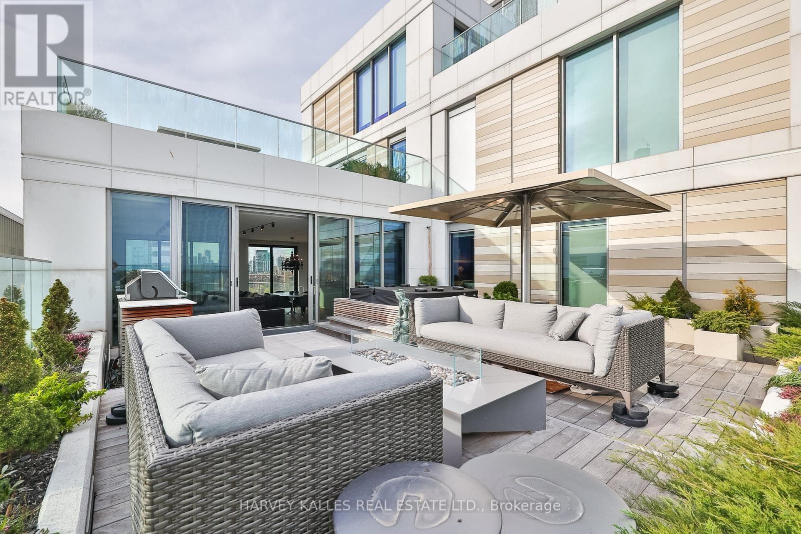Single Family at 1012- 118 Merchants' Wharf, Toronto (Waterfront Communities), Ontario - Photo 2 - RE/MAX Garden City Realty
