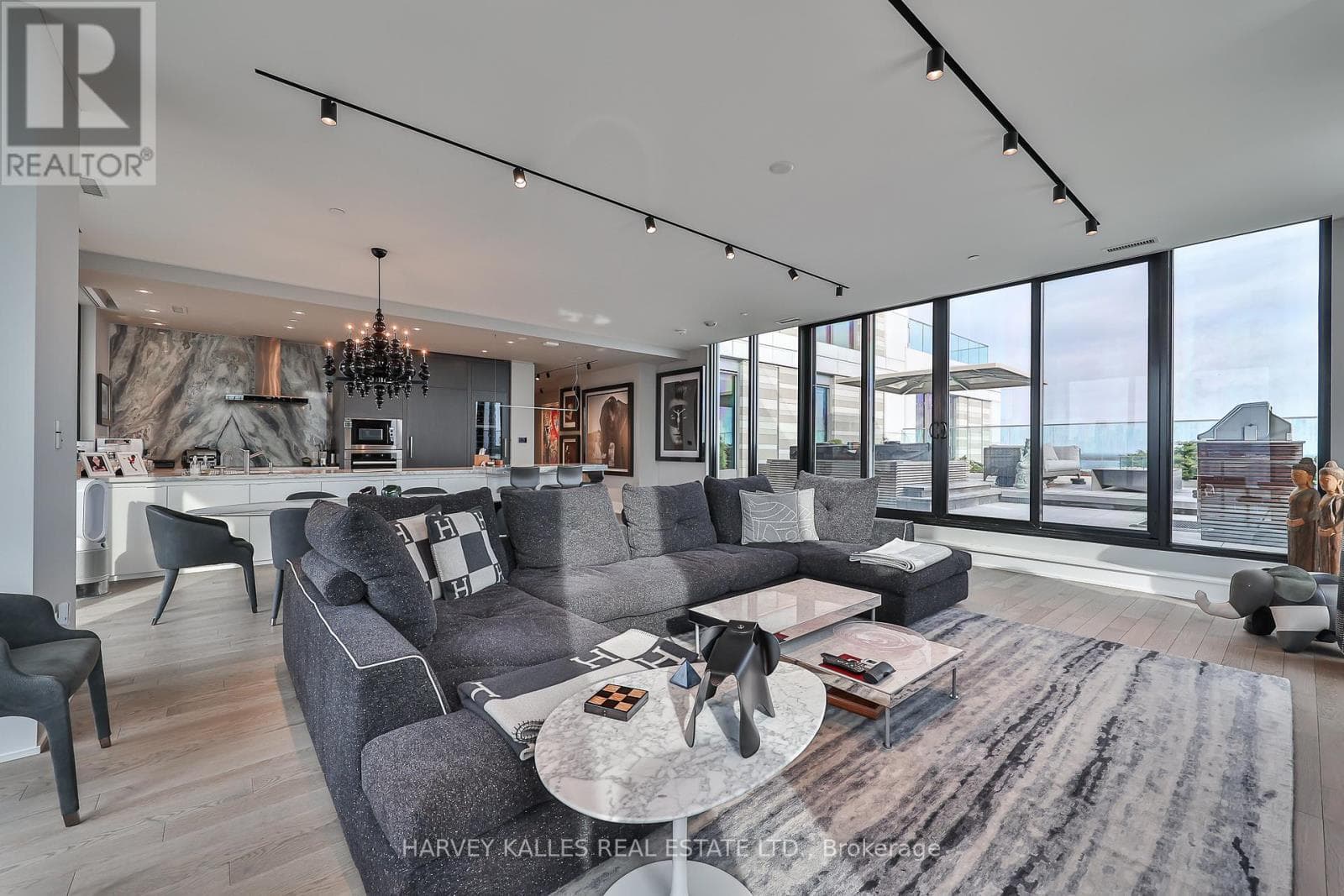 Single Family at 1012- 118 Merchants' Wharf, Toronto (Waterfront Communities), Ontario - Photo 3 - RE/MAX Garden City Realty