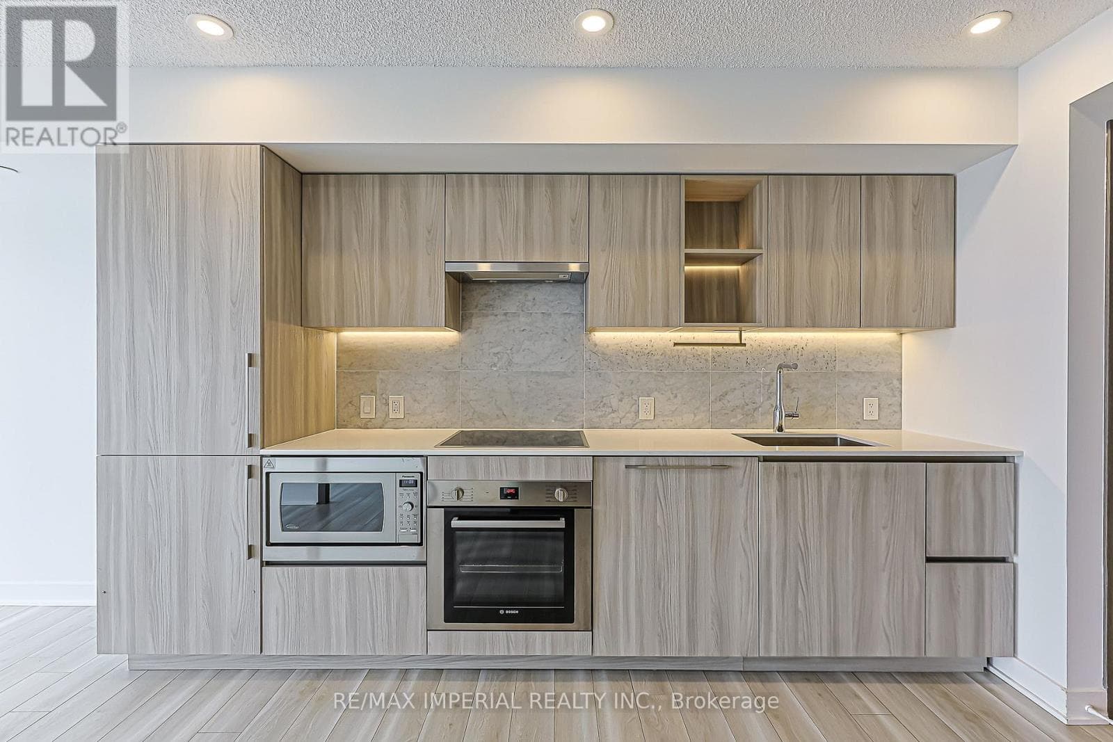 Single Family at 2707- 17 Bathurst Street, Toronto (Waterfront Communities), Ontario - Photo 9 - RE/MAX Garden City Realty