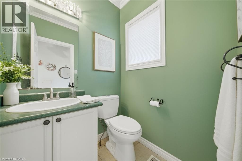 Single Family at 11 TOMAHAWK Drive, Grimsby, Ontario - Photo 4 - RE/MAX Garden City Realty