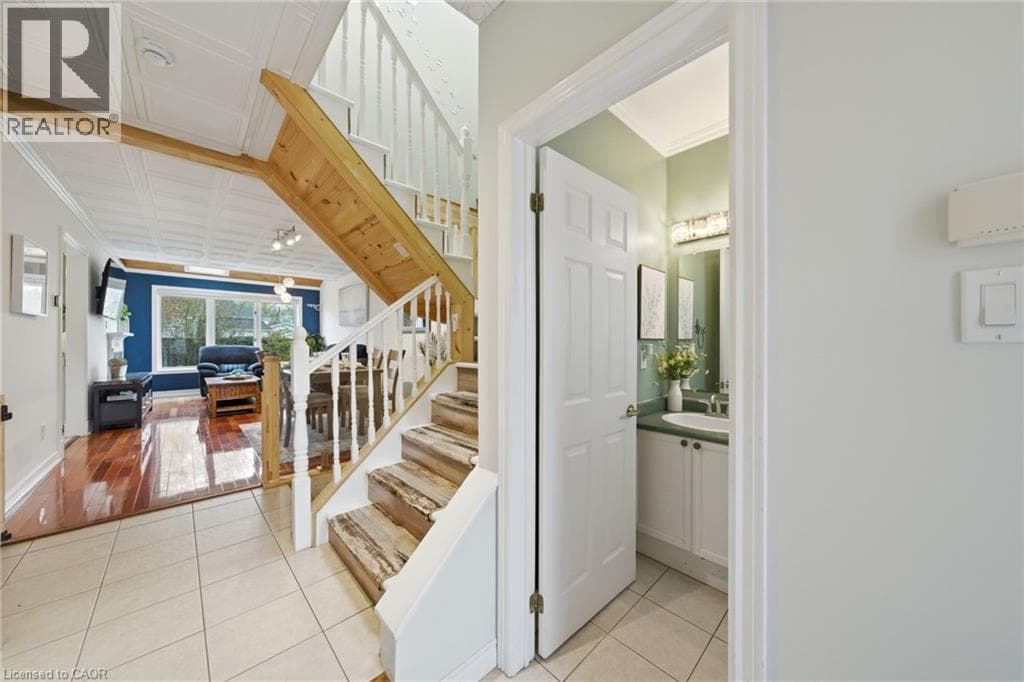 Single Family at 11 TOMAHAWK Drive, Grimsby, Ontario - Photo 3 - RE/MAX Garden City Realty