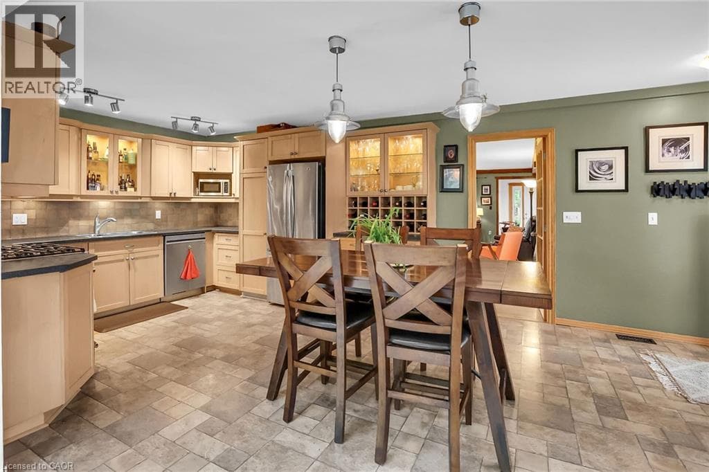 Single Family at 10 MAPLE Avenue, Grimsby, Ontario - Photo 8 - RE/MAX Garden City Realty