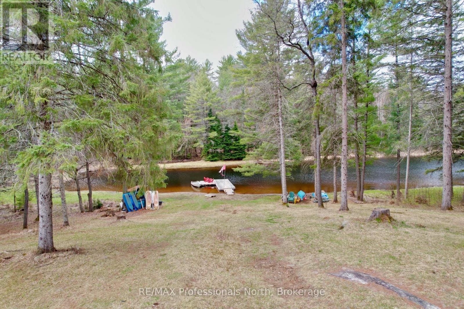 Single Family at 862 Lynx Lake Rd Road, Huntsville (Brunel), Ontario - Photo 3 - RE/MAX Garden City Realty