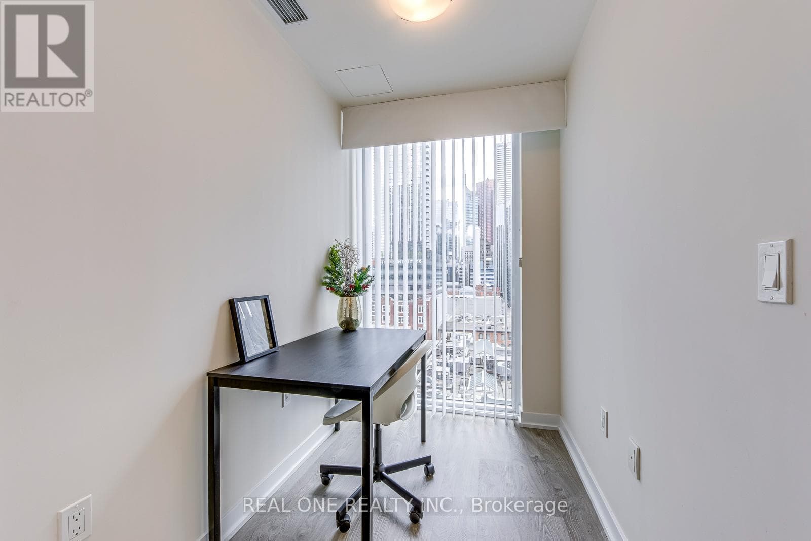 Single Family at 1001- 99 JOHN Street, Toronto (Waterfront Communities), Ontario - Photo 7 - RE/MAX Garden City Realty