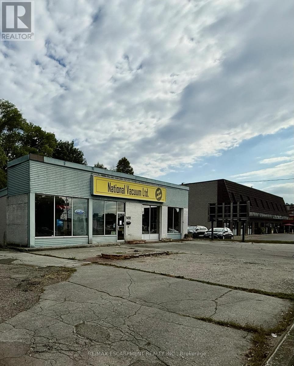 3052 New Street