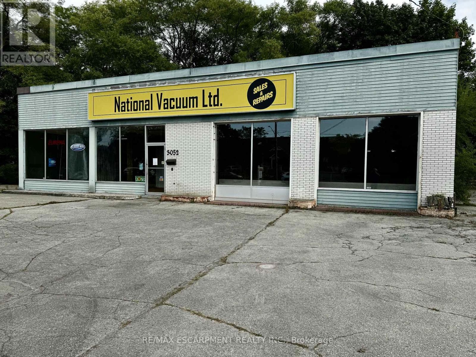 Retail at 3052 New Street, Burlington (Roseland), Ontario - Photo 2 - RE/MAX Garden City Realty