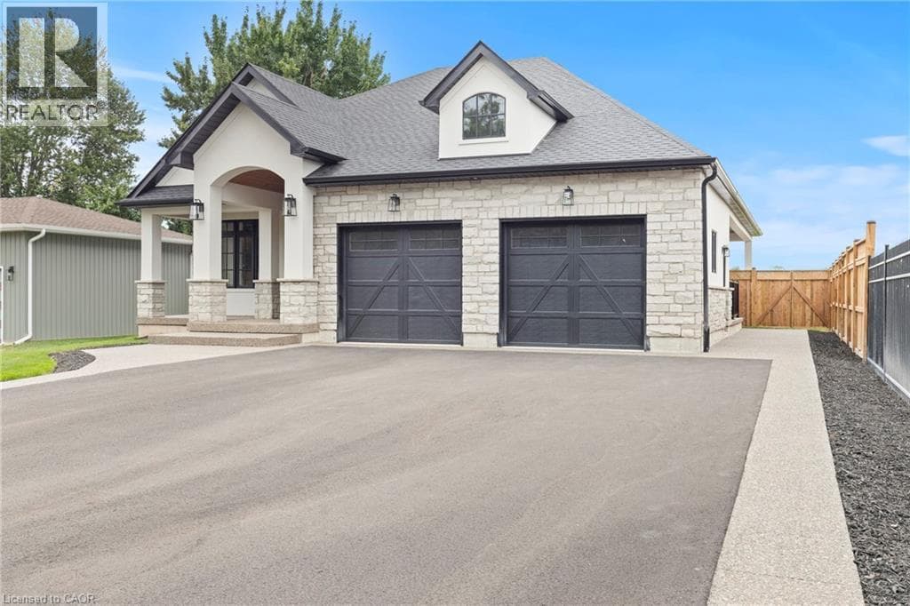 Single Family at 637 BUFFALO Road, Fort Erie, Ontario - Photo 2 - RE/MAX Garden City Realty