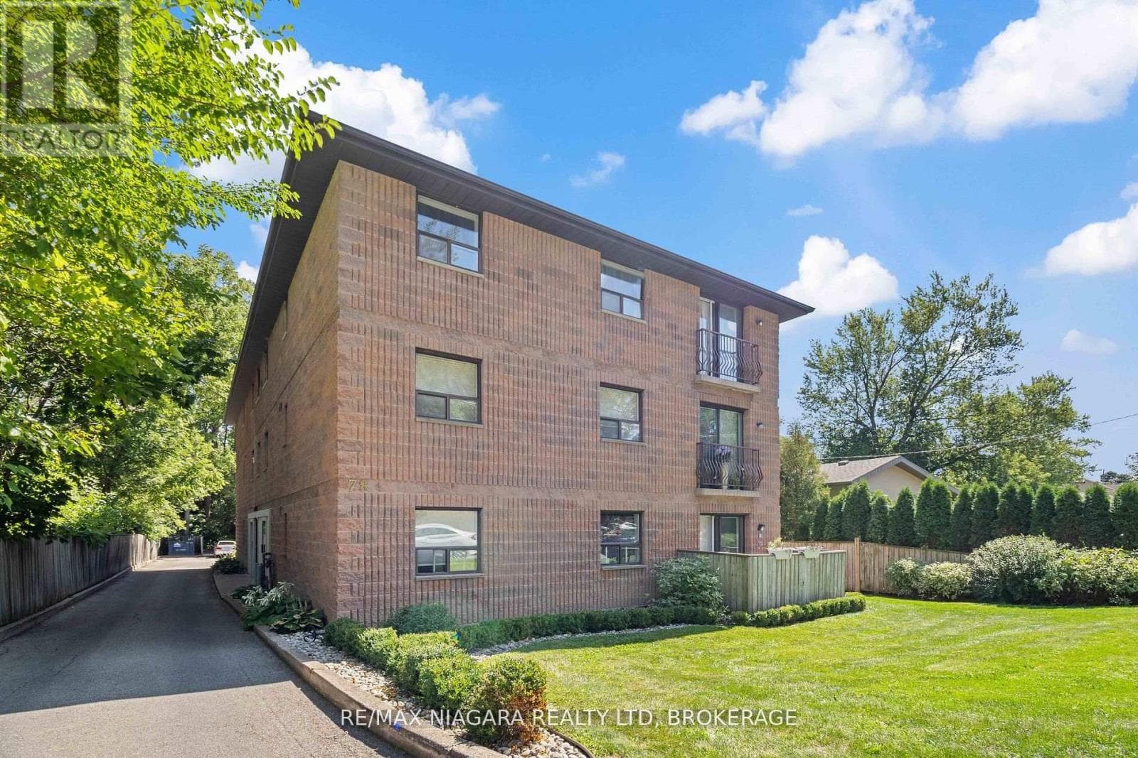 302- 78 Welland Street