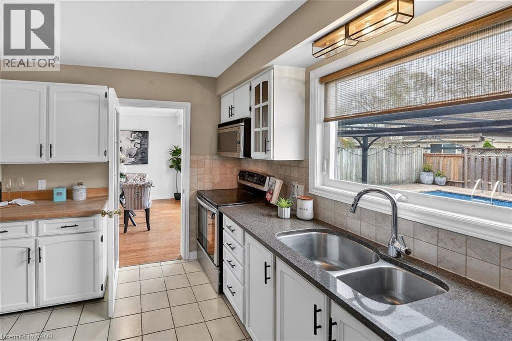 Single Family at 3 FAIRINGTON Crescent, St. Catharines, Ontario - Photo 10 - RE/MAX Garden City Realty