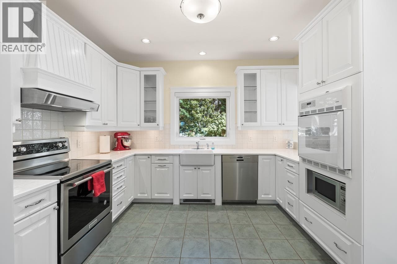 Single Family at 483 BRAEWOOD Place, Bowen Island, British Columbia - Photo 8 - RE/MAX Garden City Realty