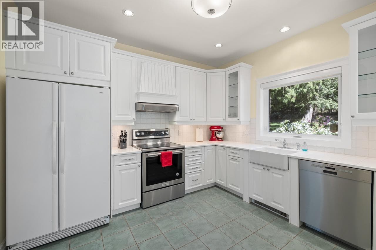 Single Family at 483 BRAEWOOD Place, Bowen Island, British Columbia - Photo 7 - RE/MAX Garden City Realty