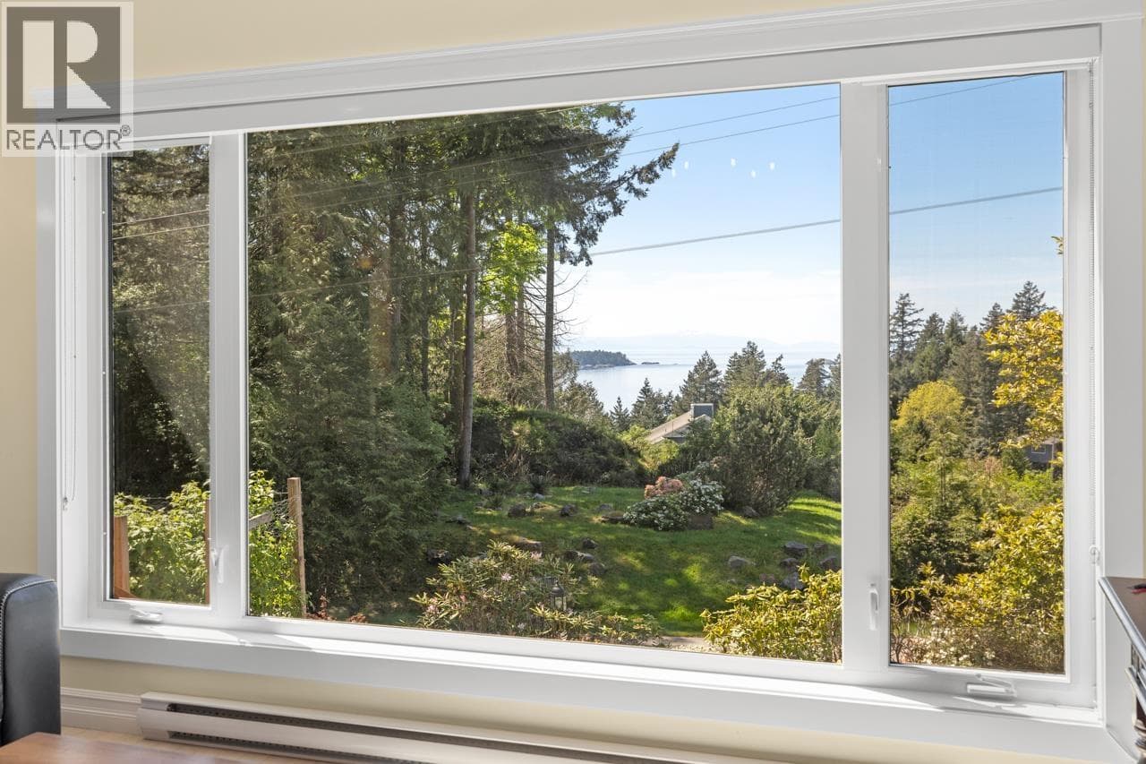 Single Family at 483 BRAEWOOD Place, Bowen Island, British Columbia - Photo 4 - RE/MAX Garden City Realty