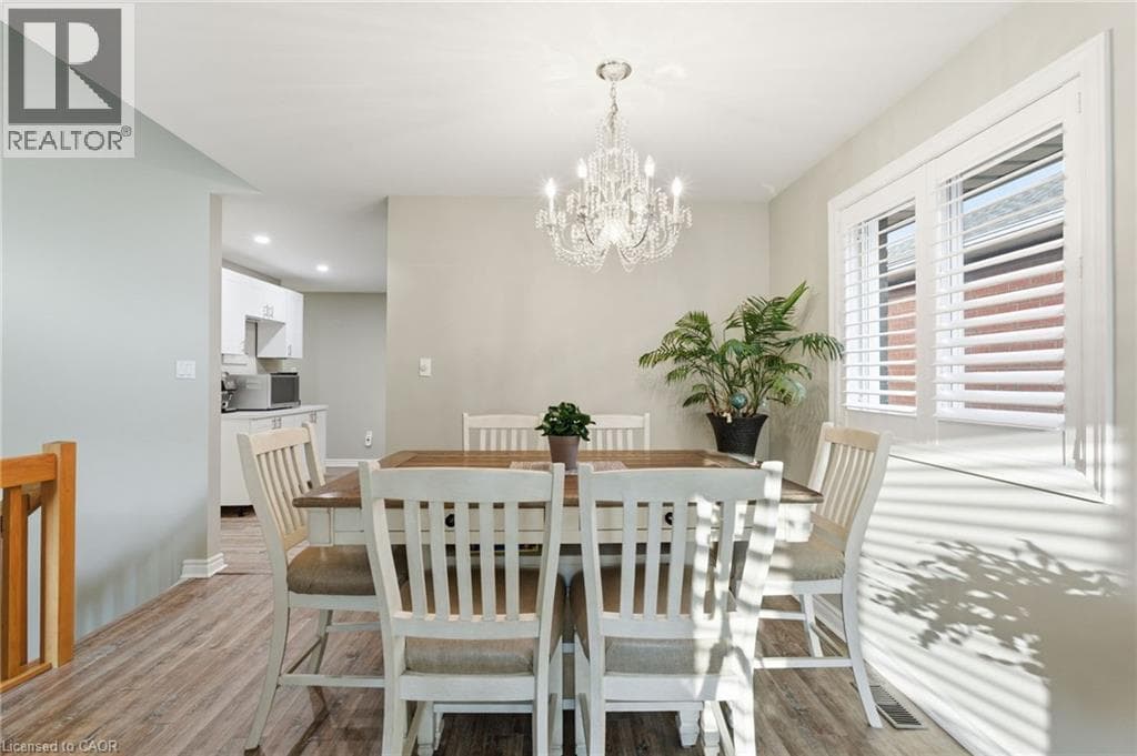 Single Family at 13 COLONIAL Crescent, Grimsby, Ontario - Photo 5 - RE/MAX Garden City Realty