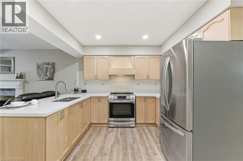 Single Family at 13 COLONIAL Crescent, Grimsby, Ontario - Photo 8 - RE/MAX Garden City Realty