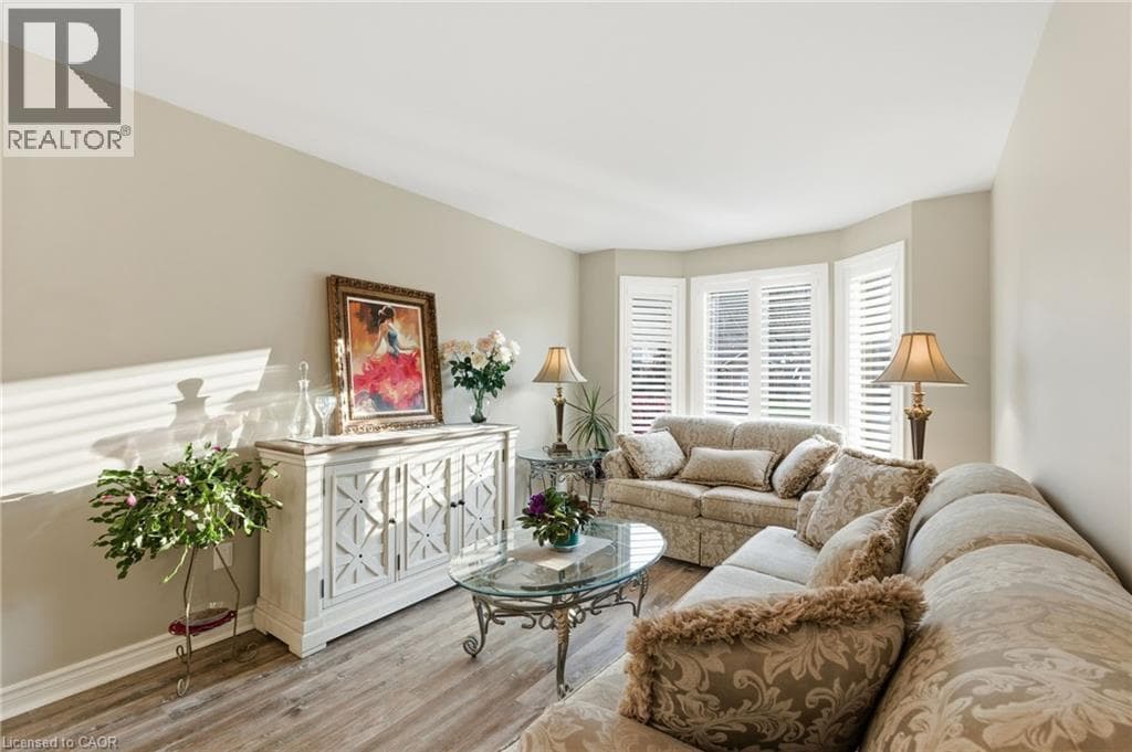 Single Family at 13 COLONIAL Crescent, Grimsby, Ontario - Photo 6 - RE/MAX Garden City Realty