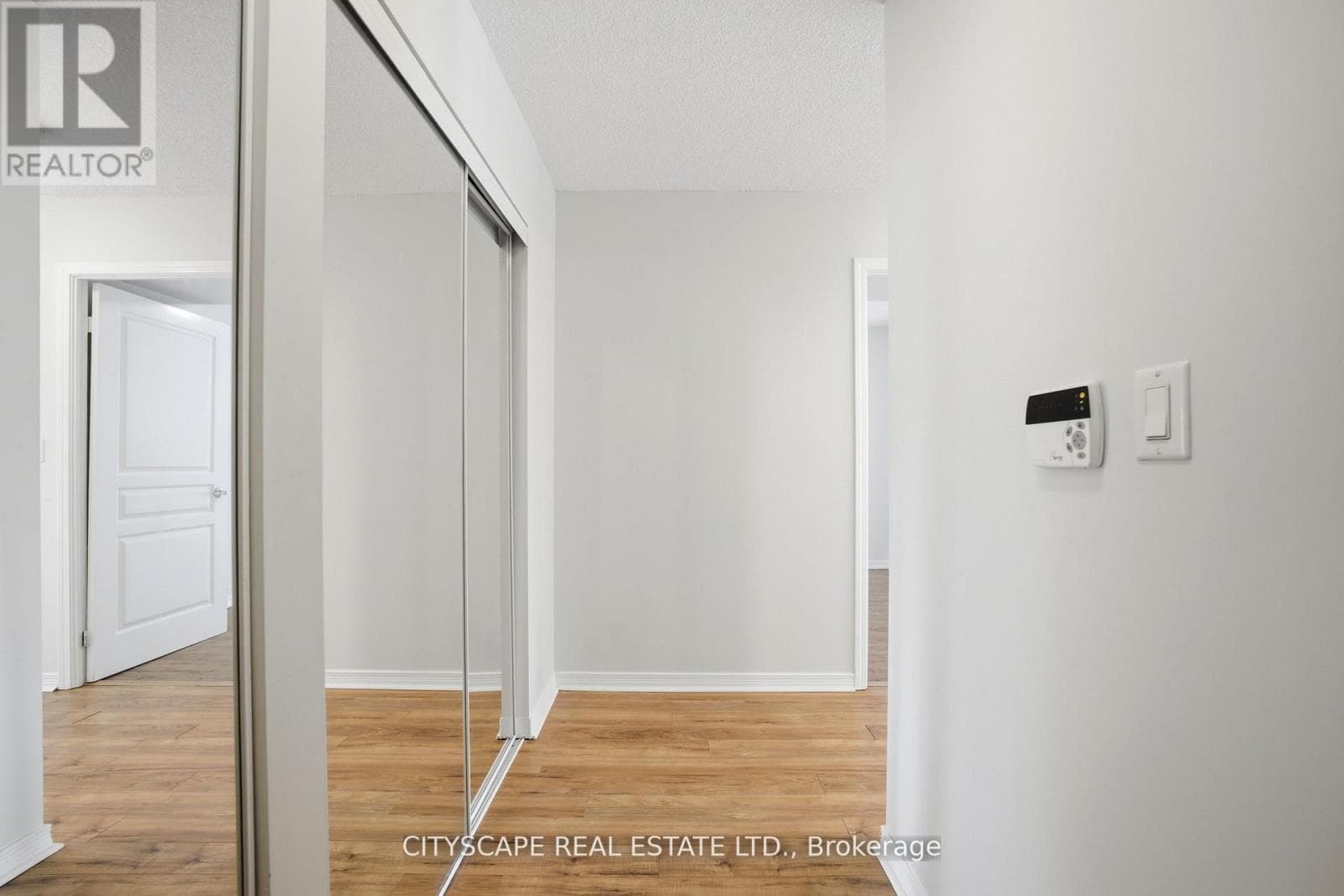 Single Family at 308- 352 Front Street, Toronto (Waterfront Communities), Ontario - Photo 4 - RE/MAX Garden City Realty