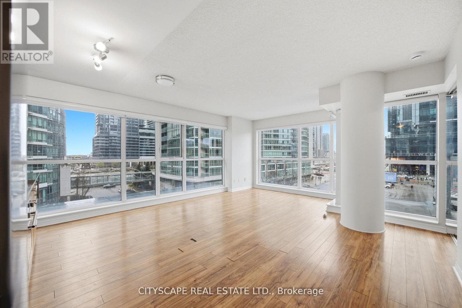 Single Family at 308- 352 Front Street, Toronto (Waterfront Communities), Ontario - Photo 5 - RE/MAX Garden City Realty