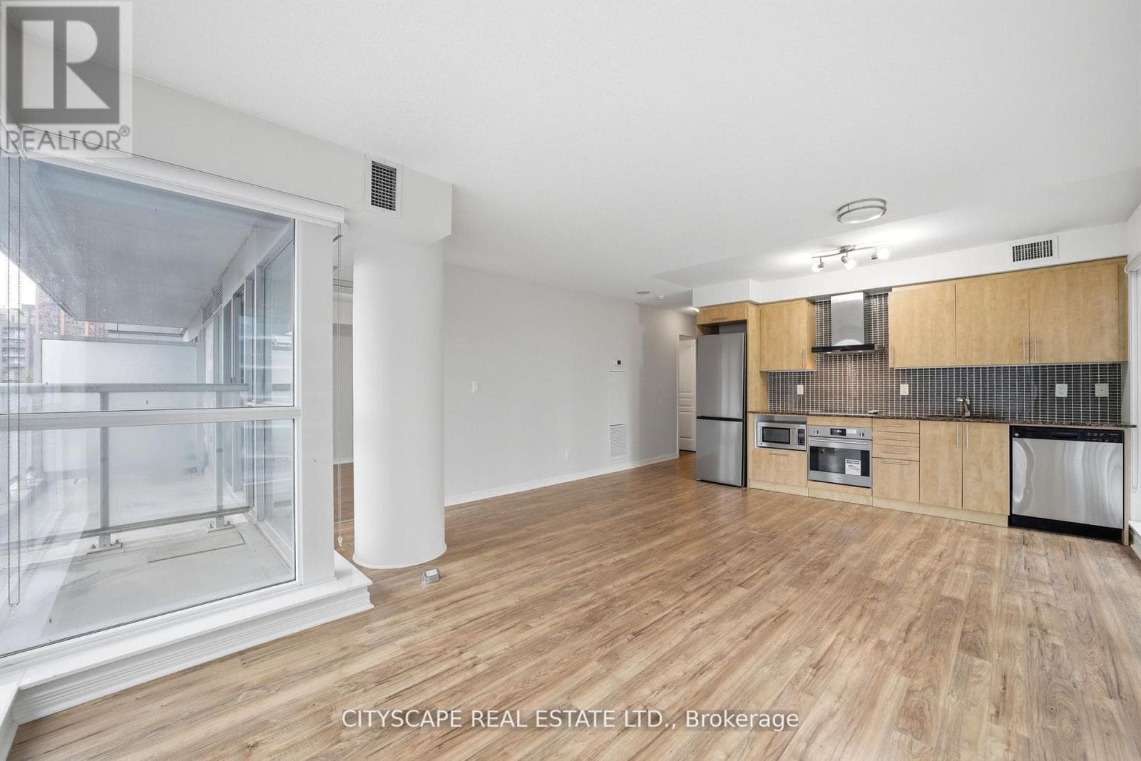 Single Family at 308- 352 Front Street, Toronto (Waterfront Communities), Ontario - Photo 6 - RE/MAX Garden City Realty