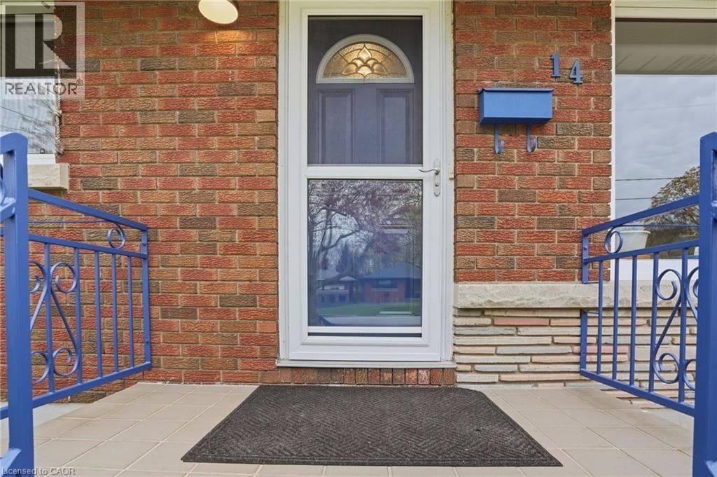 Single Family at 14 EDINBURGH Drive, St. Catharines, Ontario - Photo 3 - RE/MAX Garden City Realty