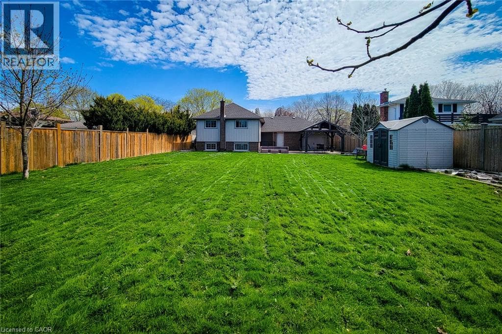 Single Family at 55 SPRING GARDEN Boulevard, St. Catharines, Ontario - Photo 5 - RE/MAX Garden City Realty