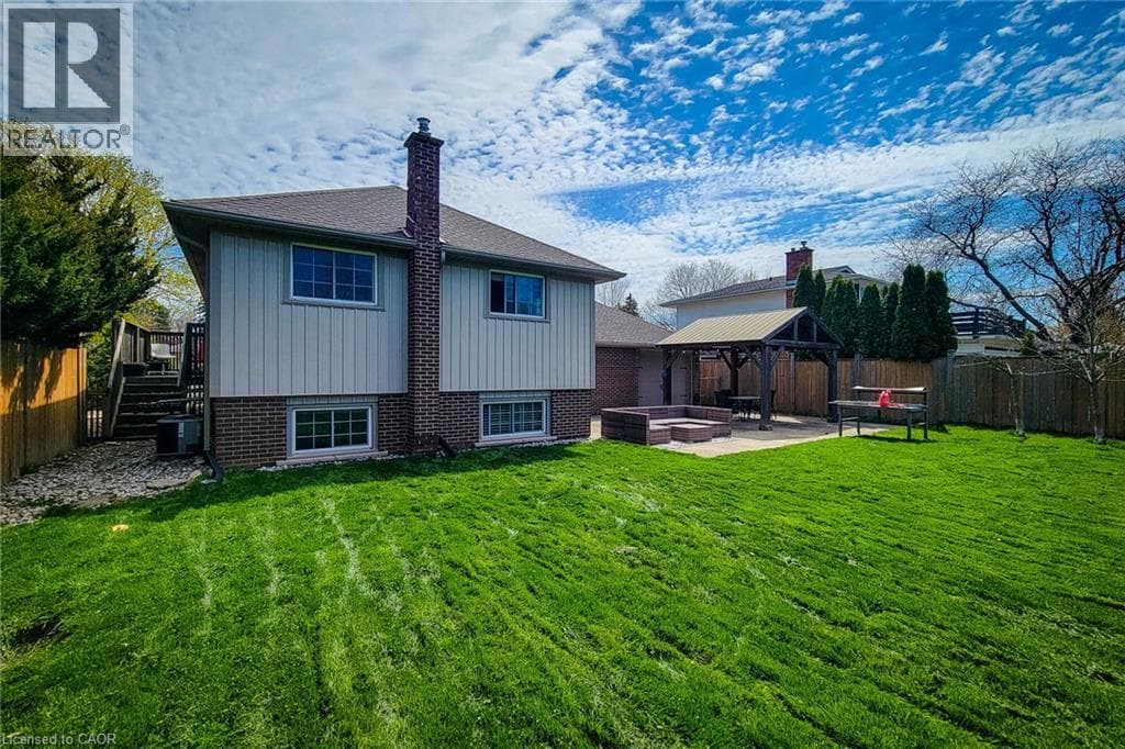 Single Family at 55 SPRING GARDEN Boulevard, St. Catharines, Ontario - Photo 7 - RE/MAX Garden City Realty
