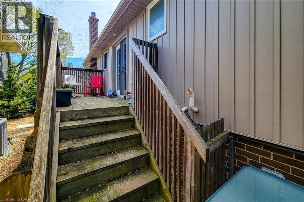 Single Family at 55 SPRING GARDEN Boulevard, St. Catharines, Ontario - Photo 8 - RE/MAX Garden City Realty