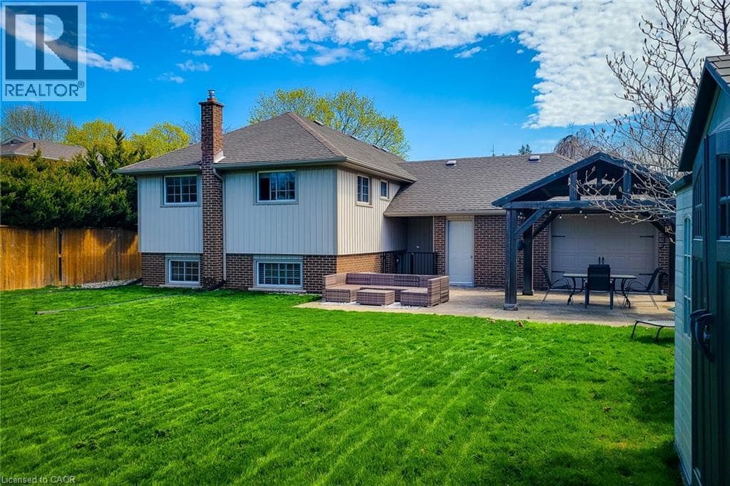 Single Family at 55 SPRING GARDEN Boulevard, St. Catharines, Ontario - Photo 6 - RE/MAX Garden City Realty